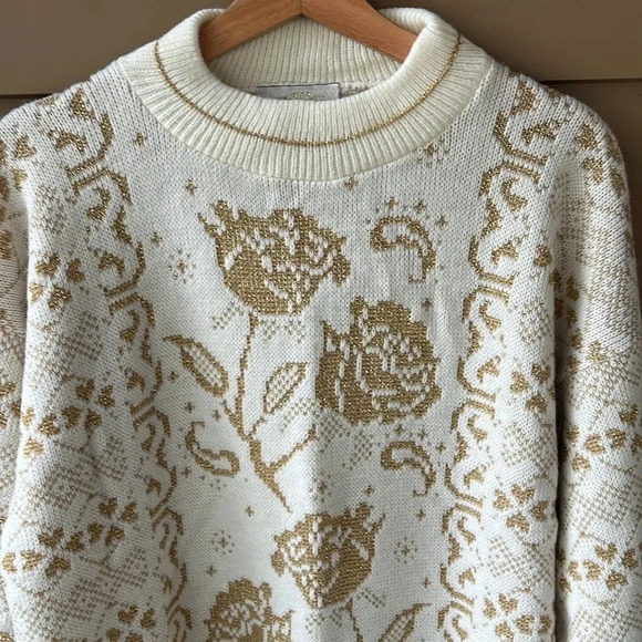 Vintage Dana Scott Like New Cream Sweater with Gold Rose Pattern. Size L - Picture 4 of 12